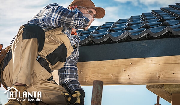 Specialist Repairing Old Gutters in Atlanta